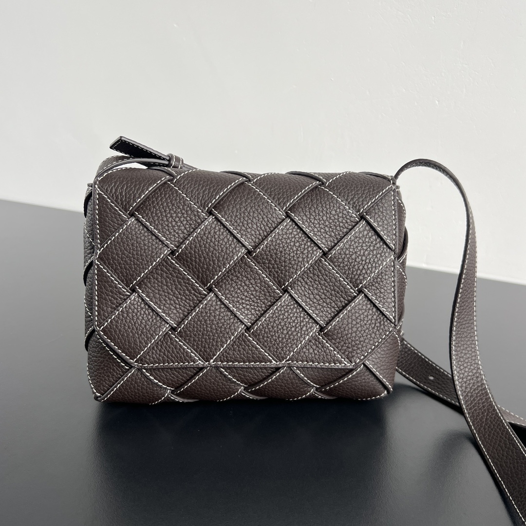 보테가베네타 Bottega Veneta Diago Intreccio Leather Crossbody Bag Dark Brown
