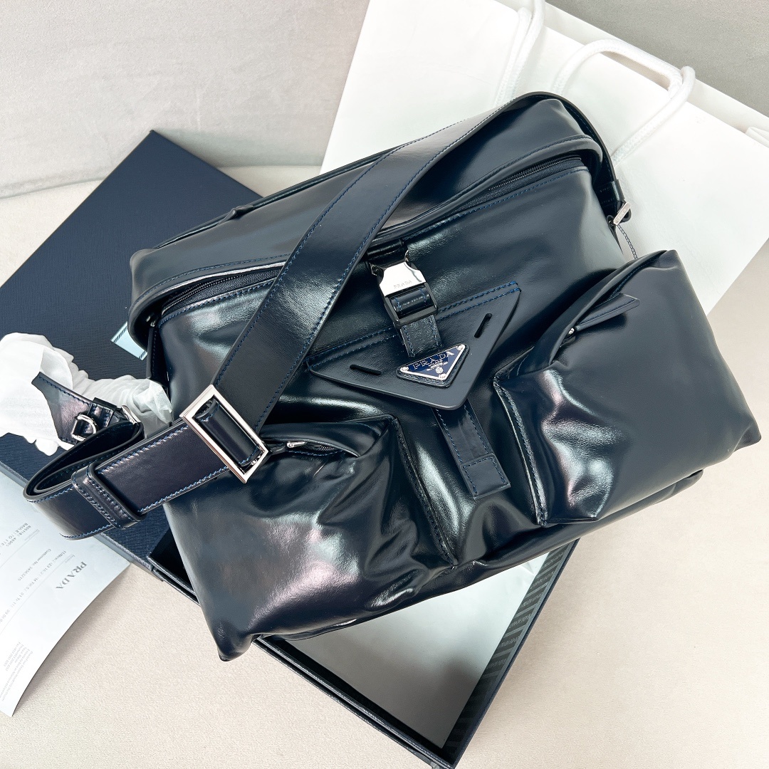 프라다 Prada Black Leather Shoulder Bag