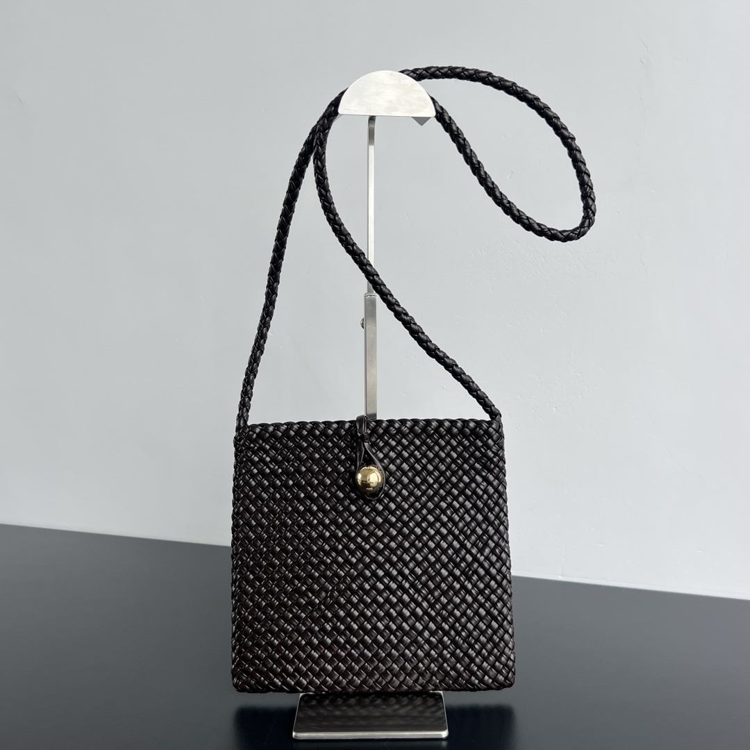 보테가베네타 Bottega Veneta Intrecciato Ball Shoulder Bag in Black