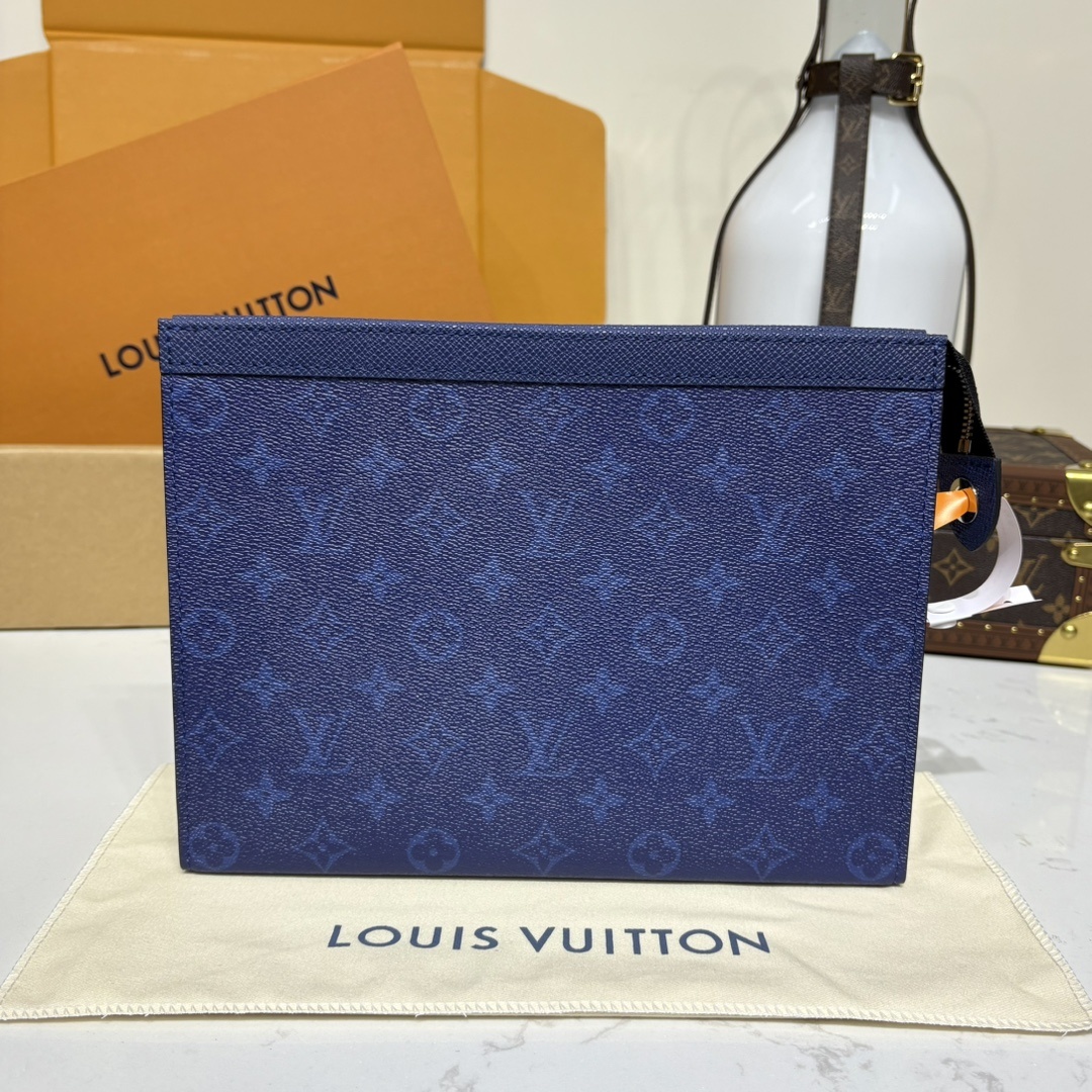 루이비통 Louis Vuitton Pochette Voyage MM Pacific Blue