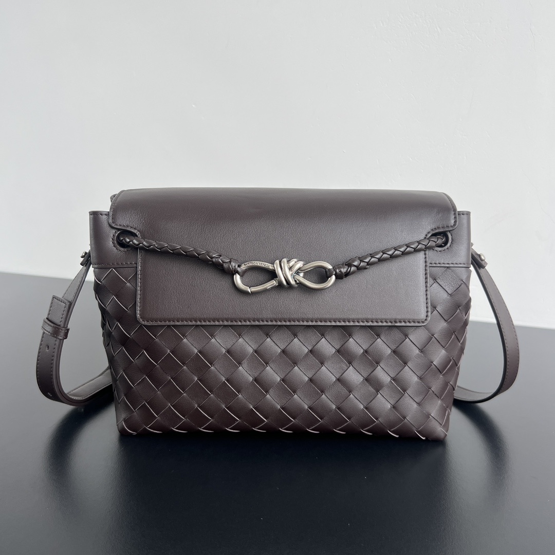 보테가베네타 Bottega Veneta Small Andiamo Messenger Bag in Gray Intrecciato Leather
