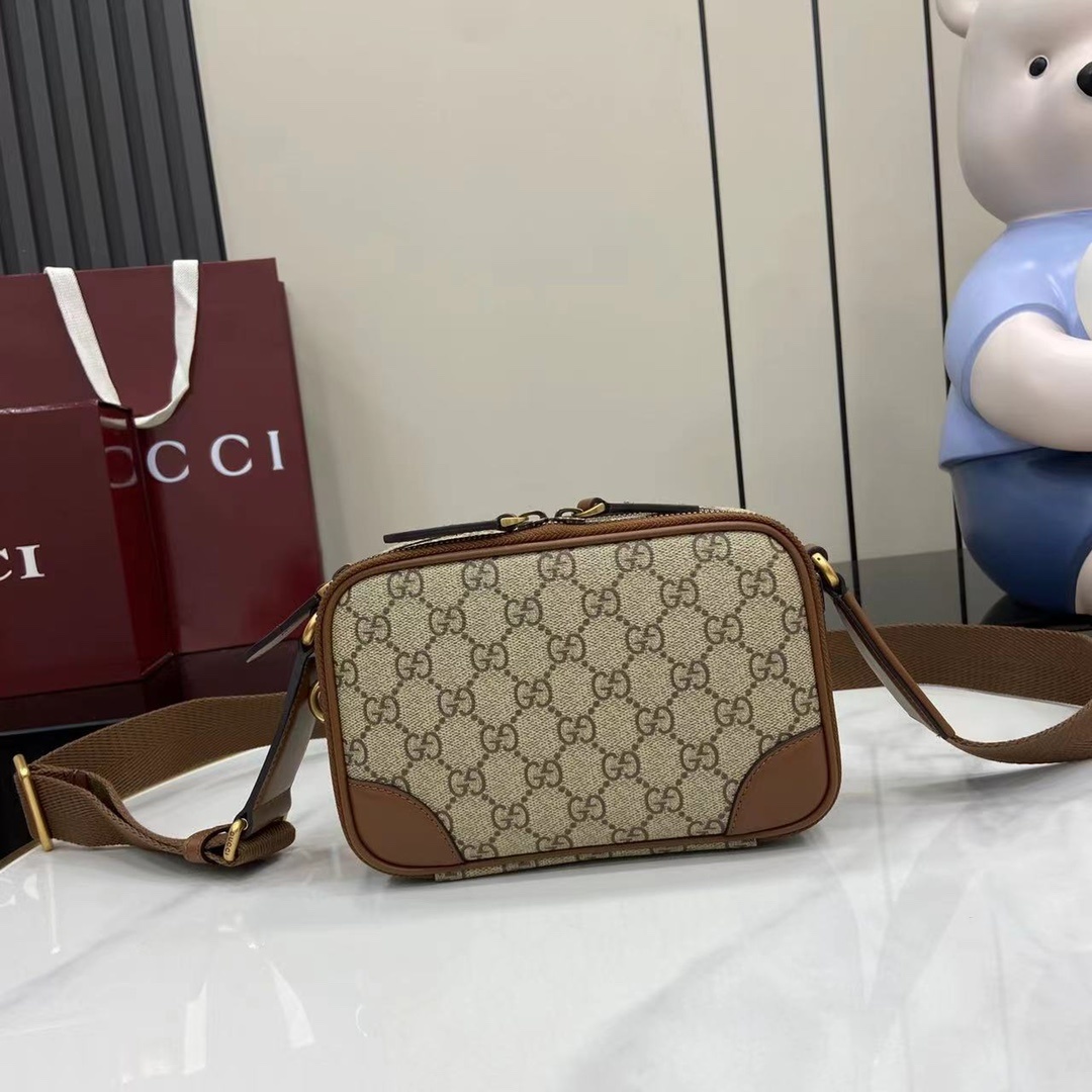 구찌 Gucci GG Supreme Canvas Camera Crossbody Bag Beige and brown