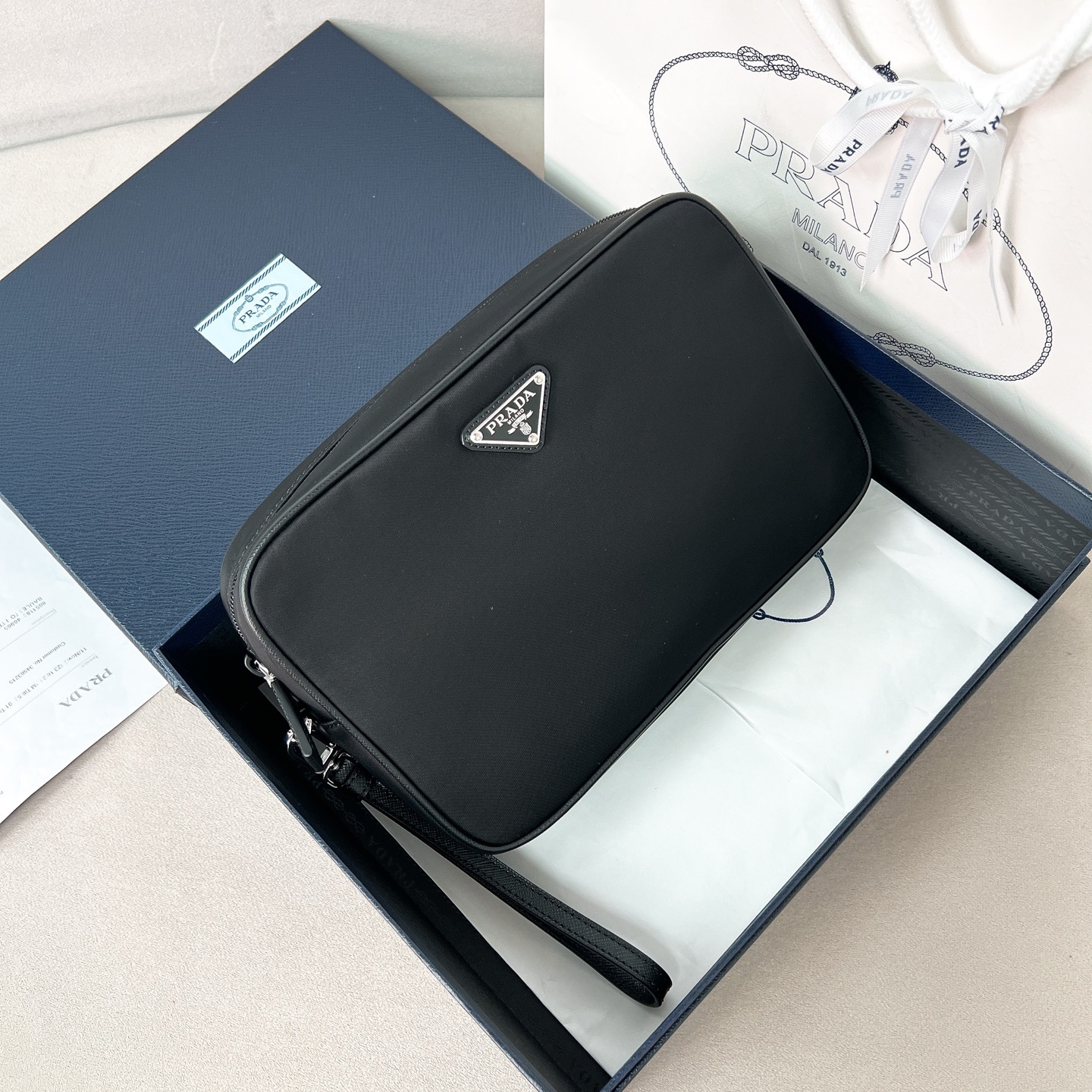 프라다 Prada Black Saffiano Leather Pouch