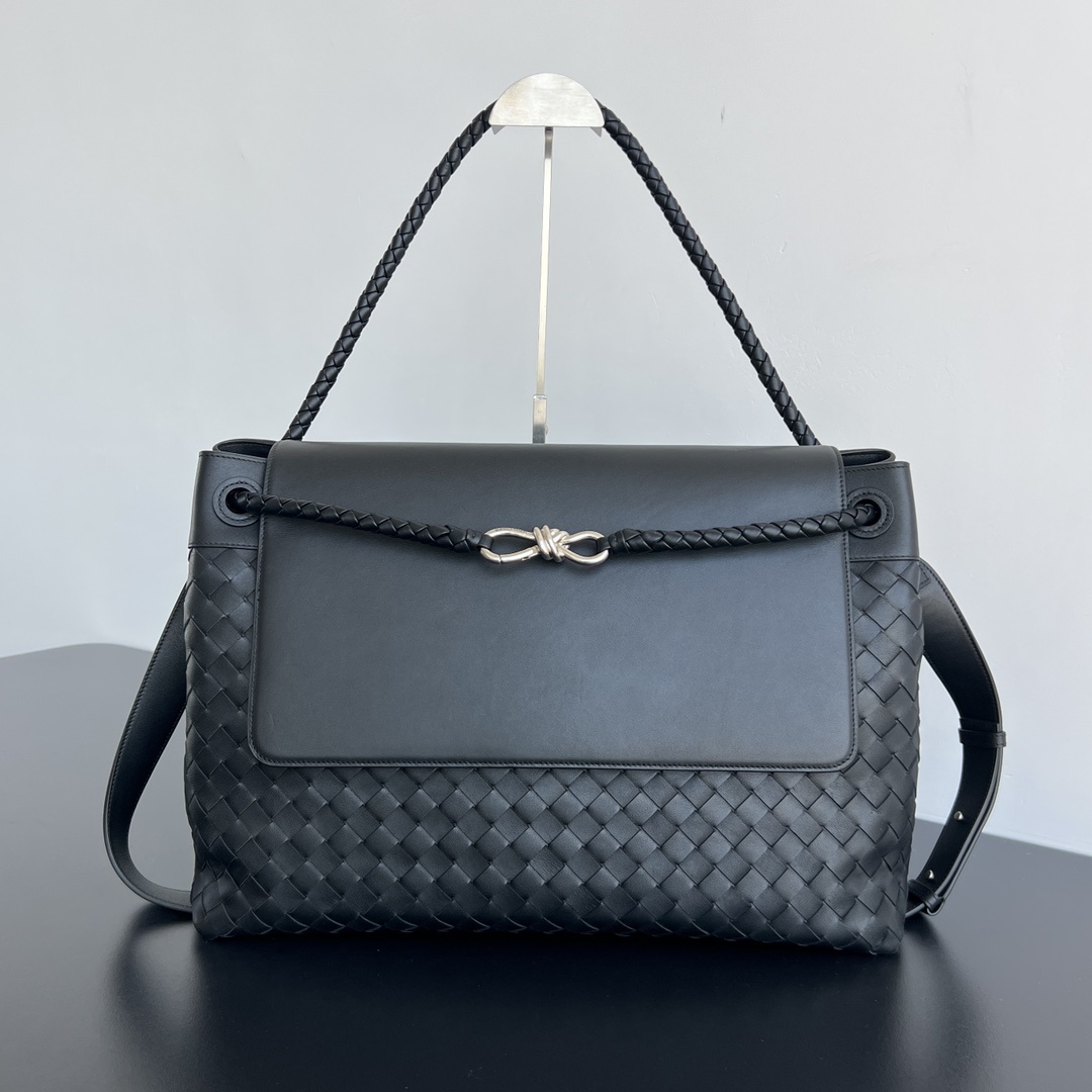 보테가베네타 Black Large Andiamo Messenger Bag