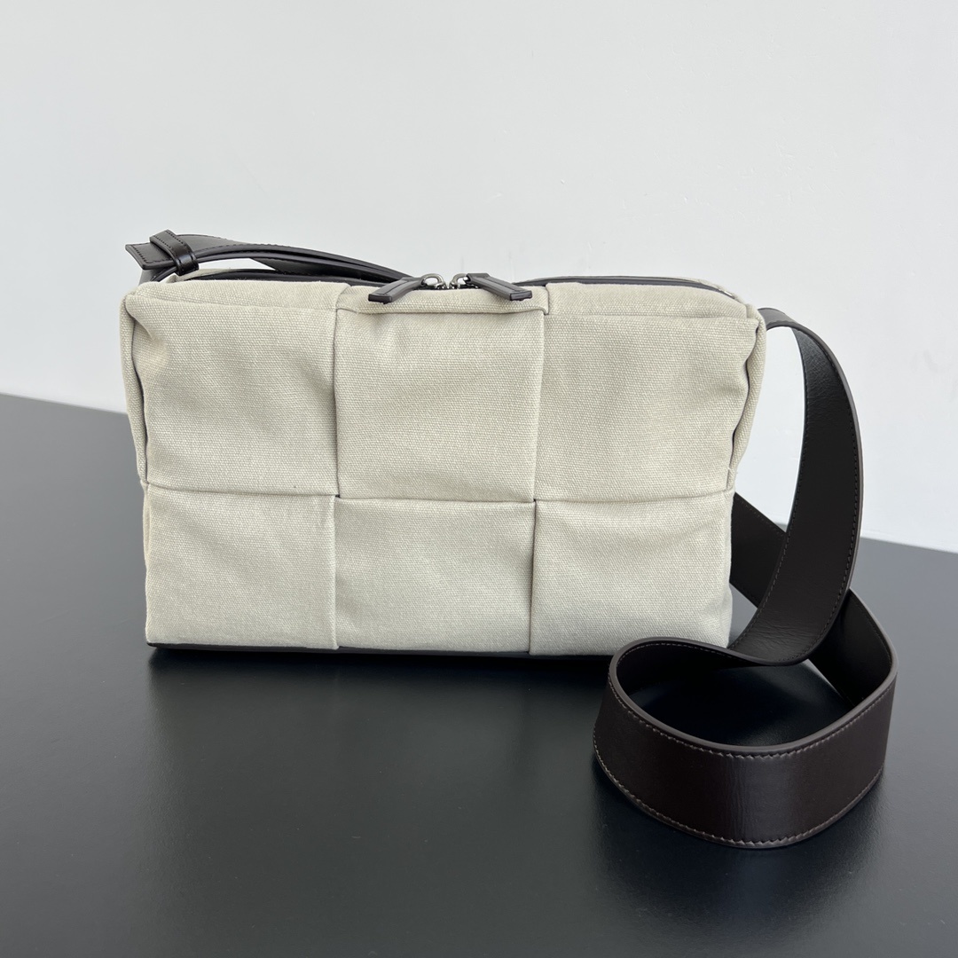 보테가베네타 Bottega Veneta Beige Canvas Cassette Crossbody Bag