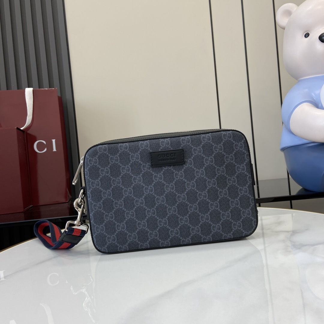 구찌 Gucci GG Supreme Messenger Bag in Blue