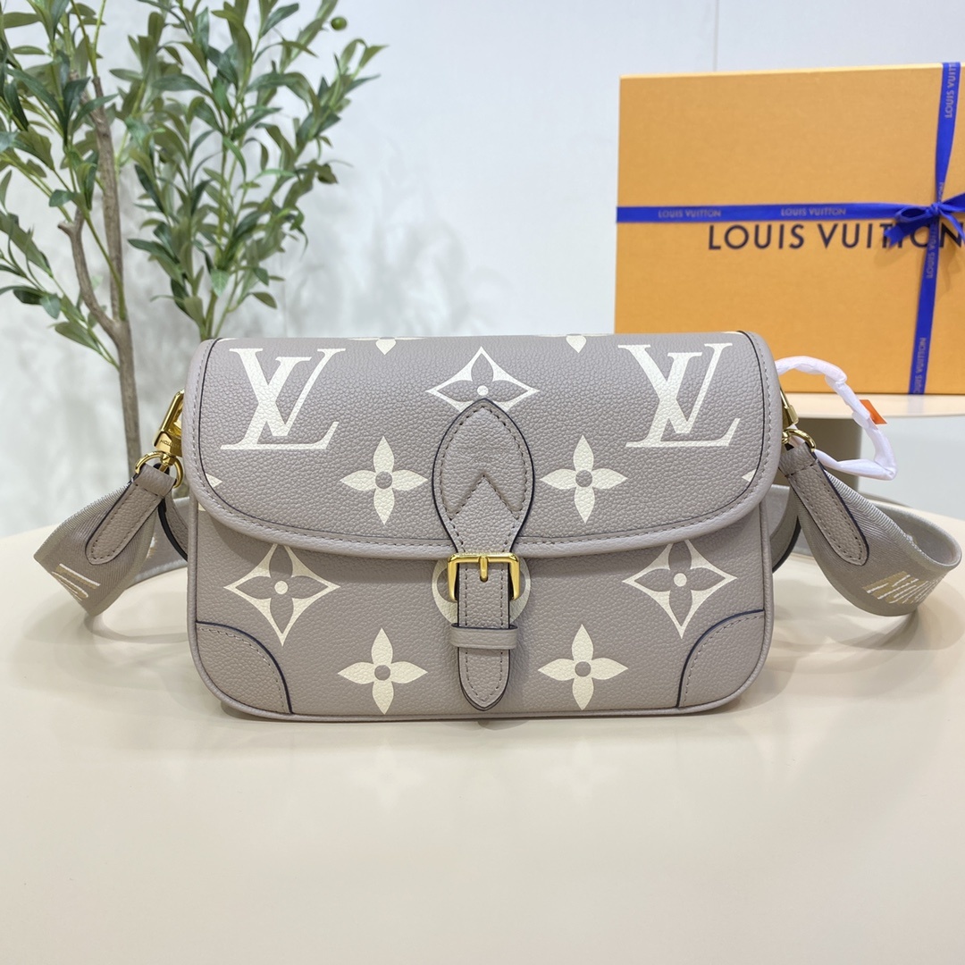루이비통 Louis Vuitton Diane Monogram Empreinte Bicolor Shoulder Bag – Tourterelle Grey/Cream