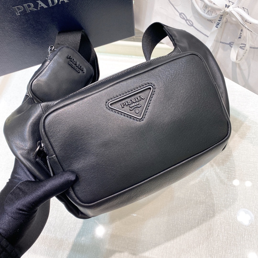 프라다 Prada Black Leather Shoulder Bag