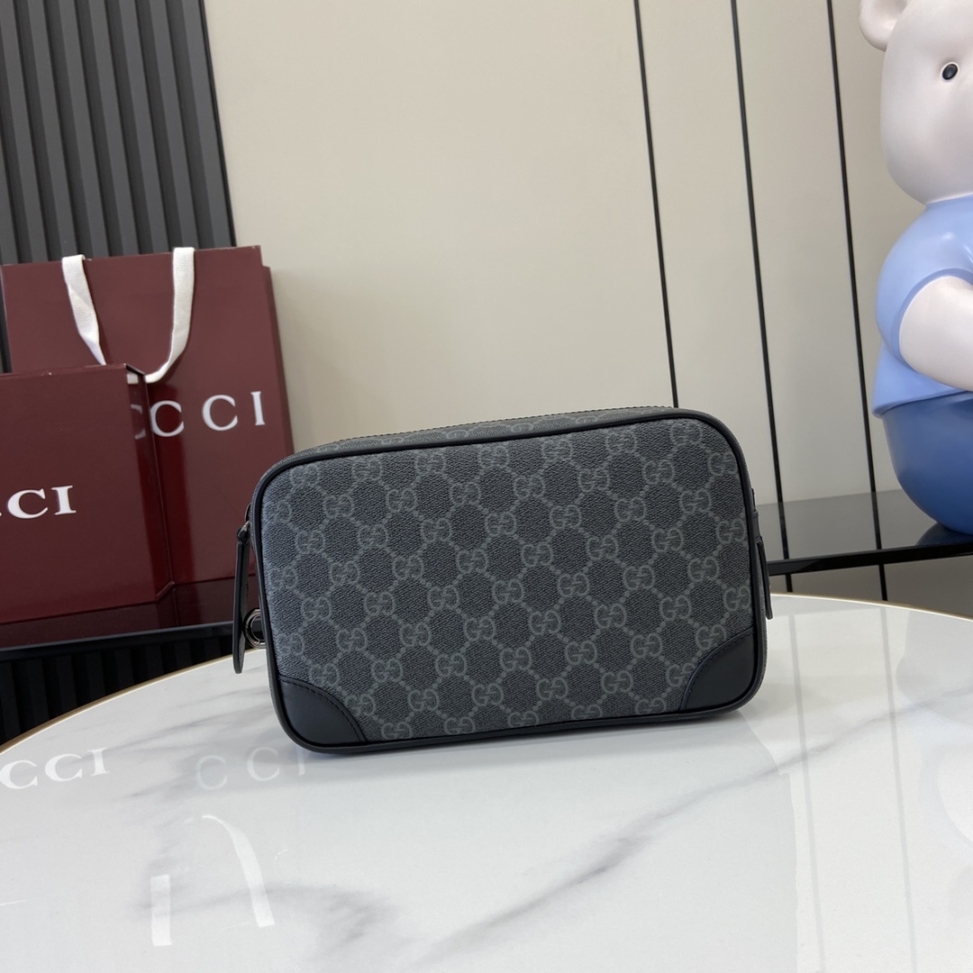 구찌 Gucci GG Supreme Zip Pouch in Black
