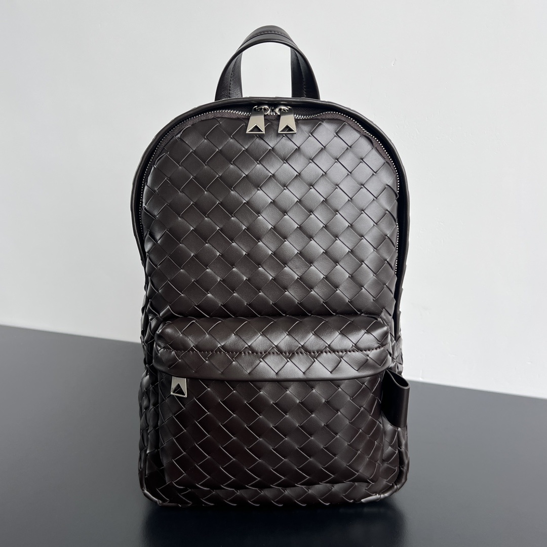 보테가베네타 Bottega Veneta Small Intrecciato Backpack in Dark Brown