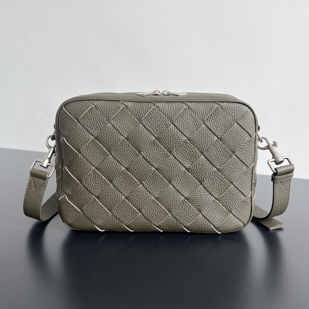 보테가베네타 Bottega Veneta Intrecciato Camera Bag in Dark Khaki