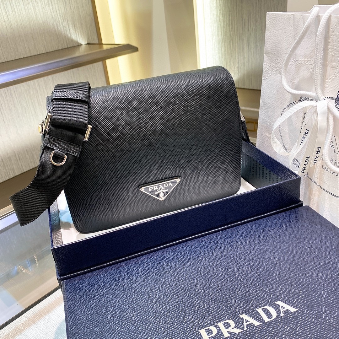 프라다 Prada Black Saffiano Leather Shoulder Bag
