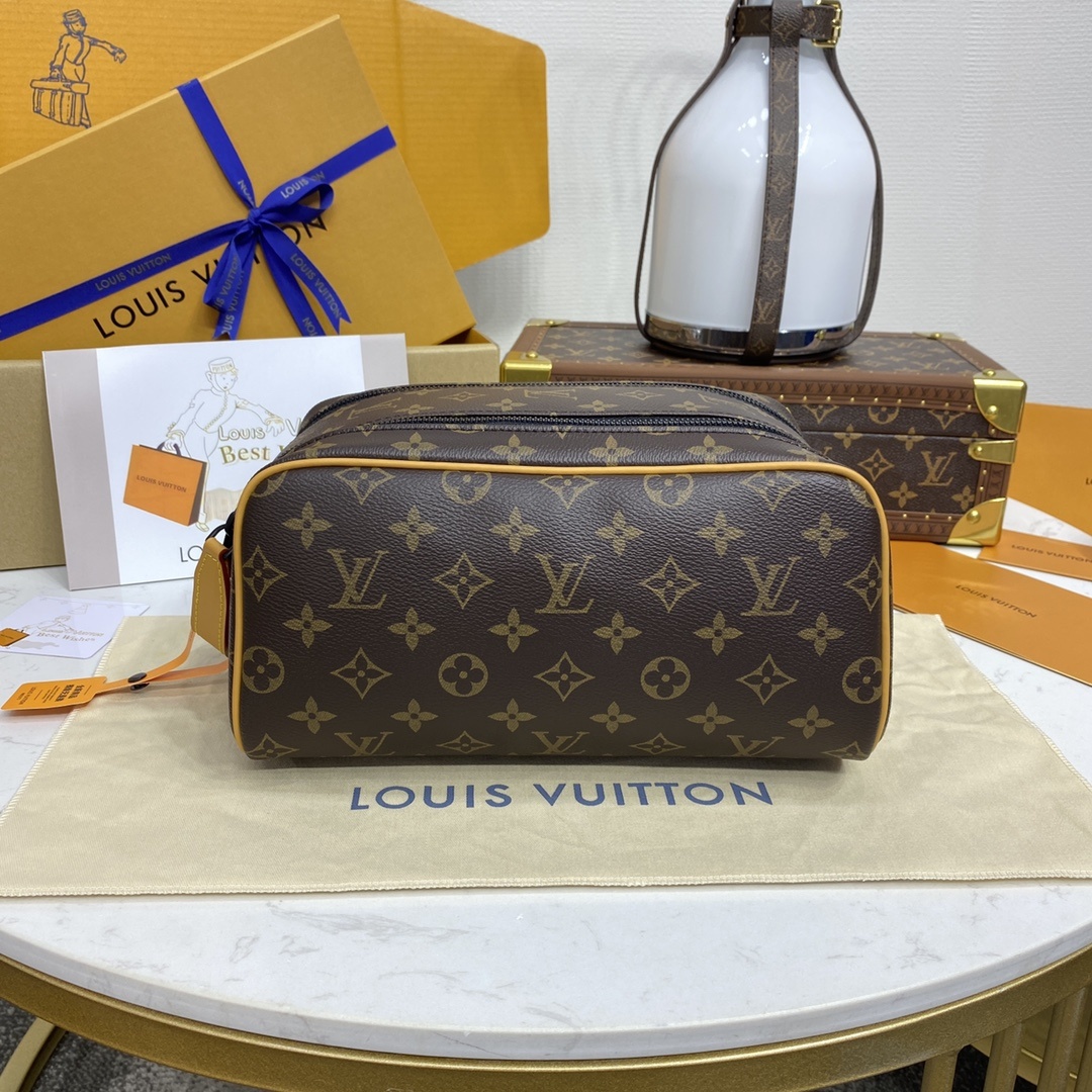 루이비통 Louis Vuitton Brown Monogram Toiletry Bag