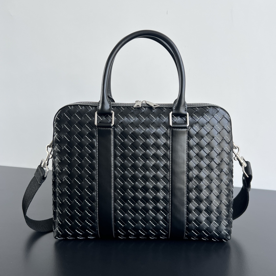 보테가베네타 Bottega Veneta Intrecciato Leather Briefcase in Black