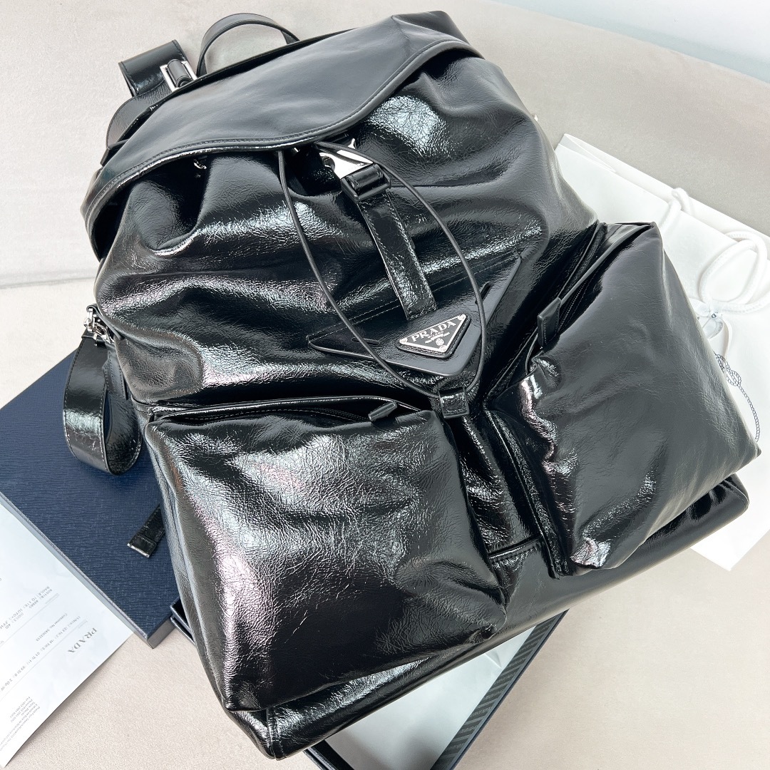 프라다 Prada Black Leather Backpack