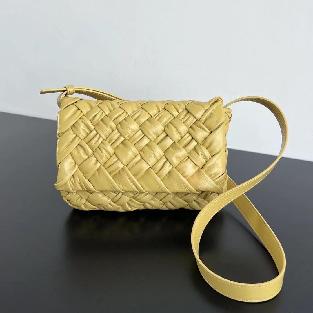 보테가베네타 Bottega Veneta Intrecciato Leather Crossbody Bag — Straw Yellow
