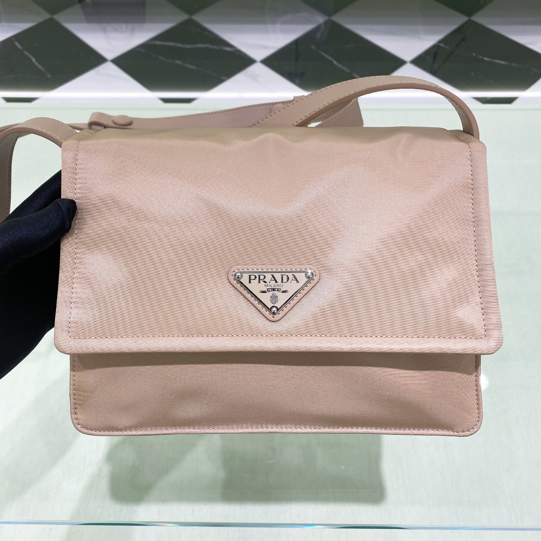 프라다 Prada Small Padded Re-Nylon Shoulder Bag – Pink