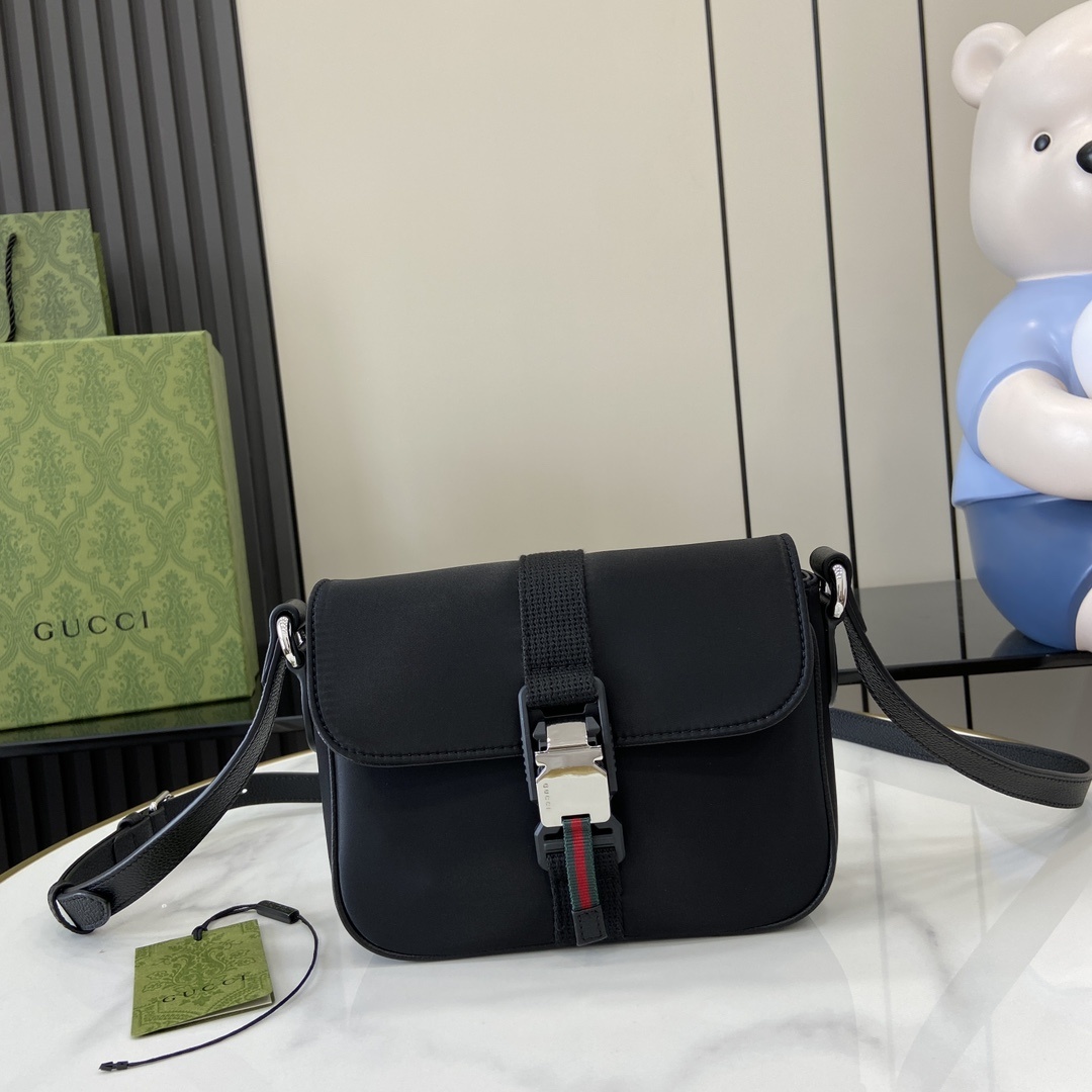 구찌 블랙 웹 디테일 숄더백