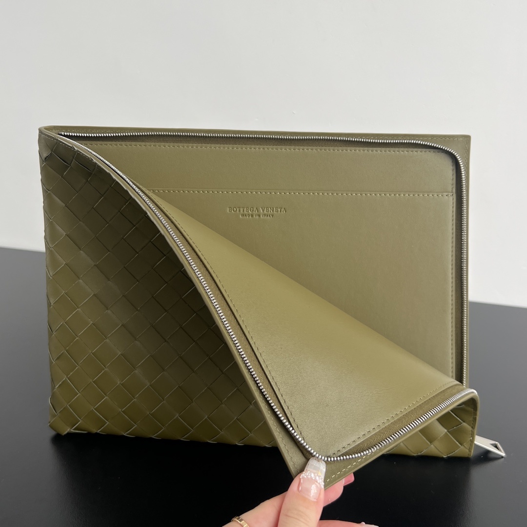 보테가베네타 Bottega Veneta Intrecciato Half-Zip Pouch – Olive