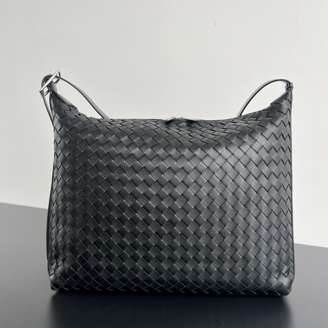 보테가베네타 Bottega Veneta Intrecciato Shoulder Bag in Black