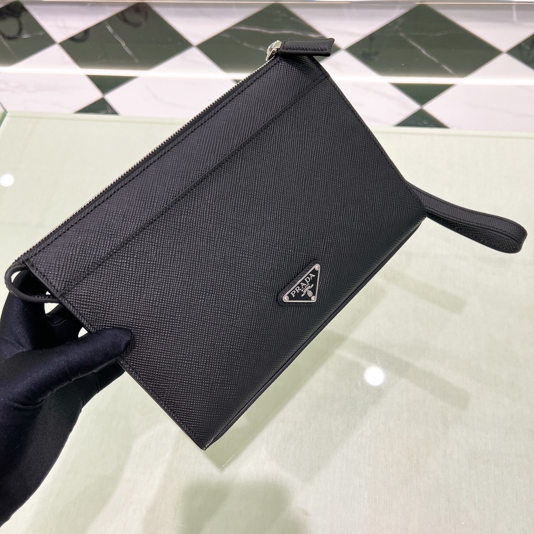 프라다 Prada Saffiano Leather Pouch Black