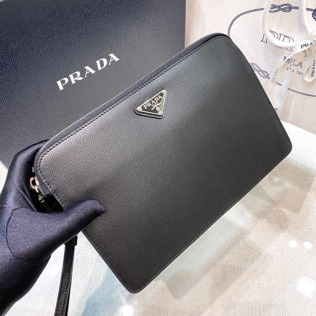 프라다 Prada Black Saffiano Leather Pouch