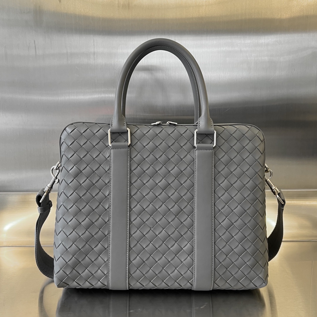 보테가베네타 Bottega Veneta Intrecciato Briefcase in Gray