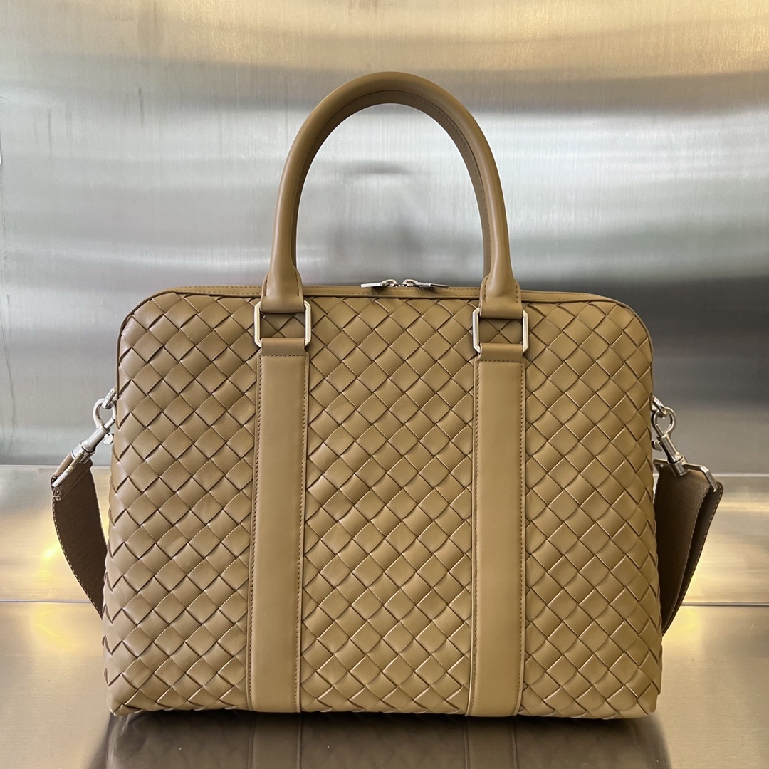 보테가베네타 Bottega Veneta Intrecciato Leather Duffle Bag – Camel