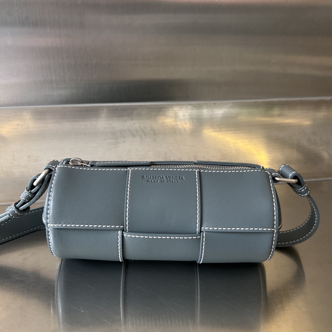 보테가베네타 Bottega Veneta Urban Stitch Leather Barrel Bag Slate gray