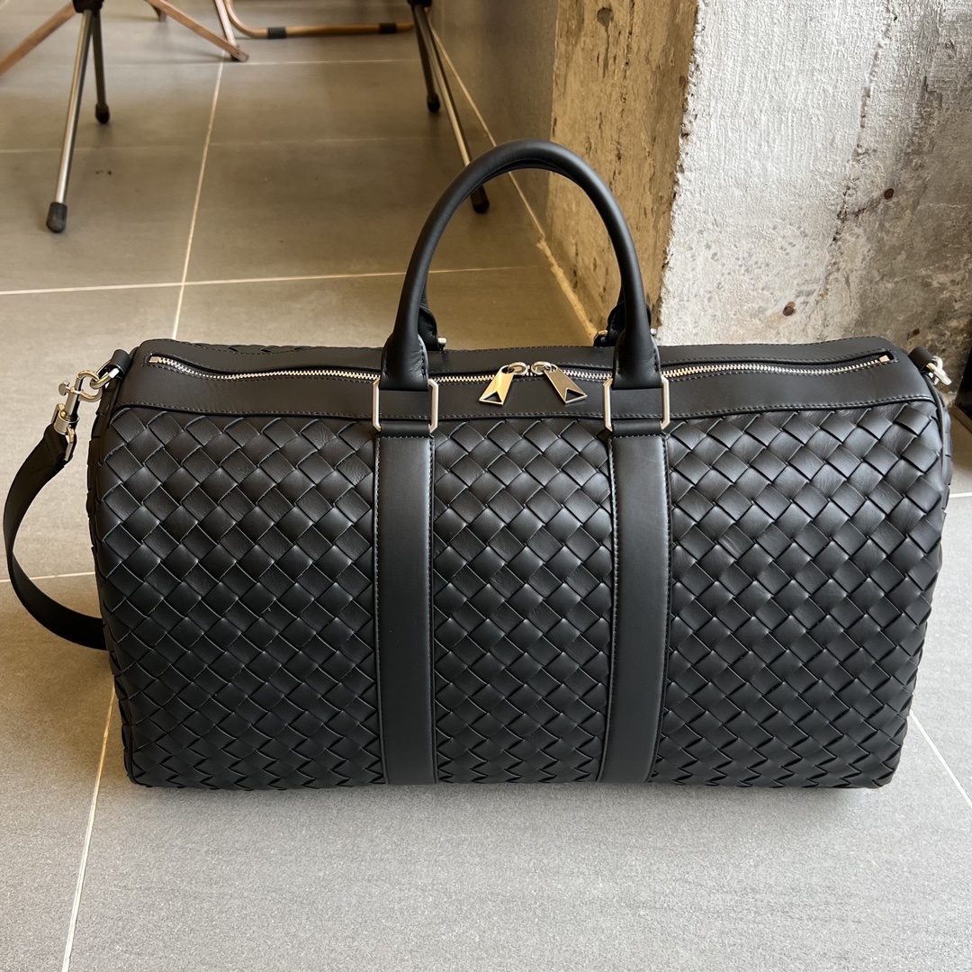 보테가베네타 Bottega Veneta Intrecciato Leather Duffle Bag in Black