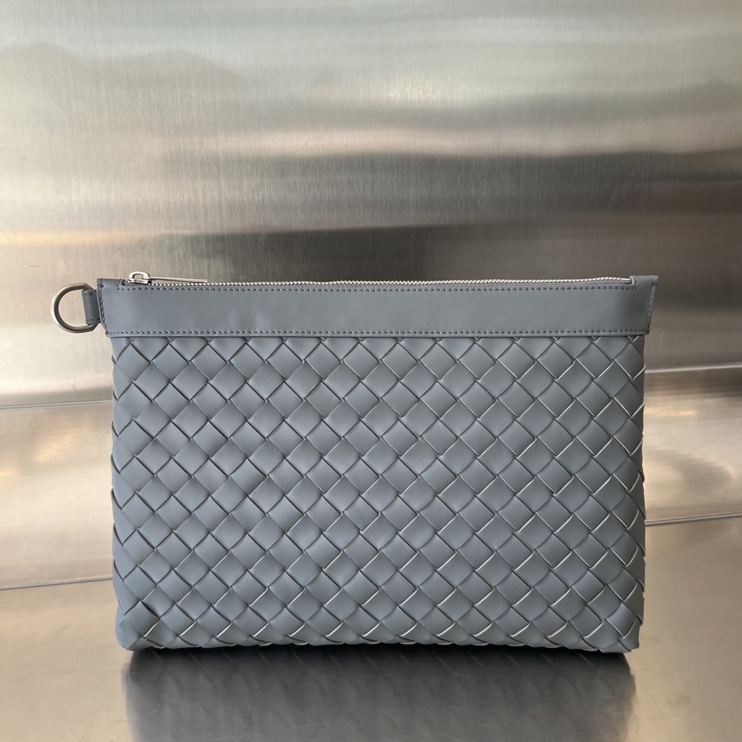 보테가베네타 Bottega Veneta Intrecciato Zip Pouch in Slate Blue-Gray