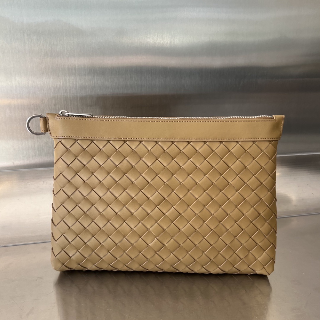 보테가베네타 Bottega Veneta Intrecciato Zip Pouch with Wristlet in Camel