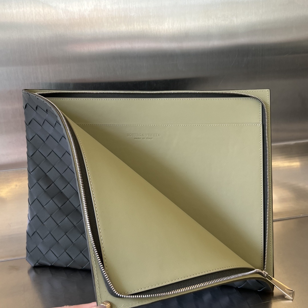 보테가베네타 Bottega Veneta Intrecciato Zip Document Case – Light Green