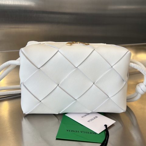 보테가베네타 Bottega Veneta Intrecciato Camera Bag White