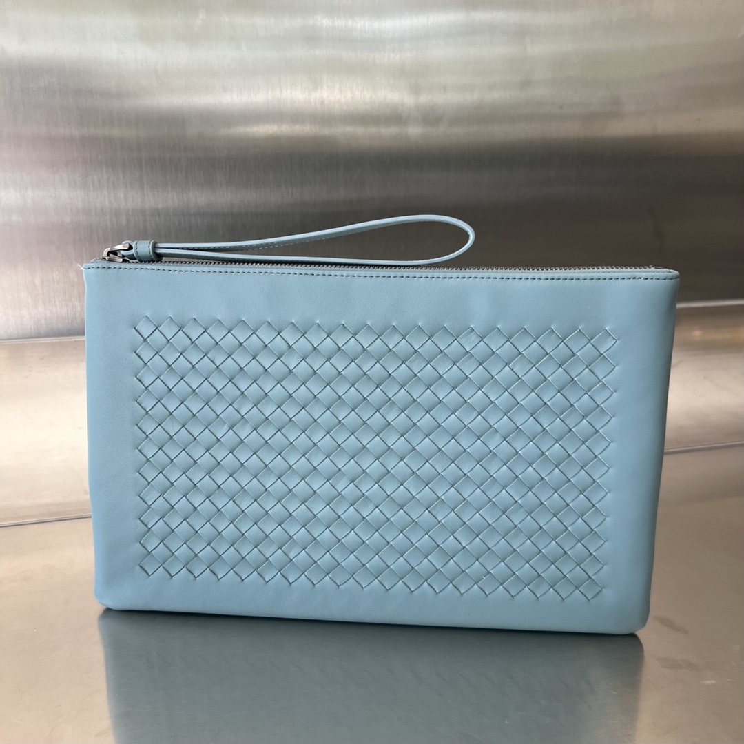 보테가베네타 Bottega Veneta Blue Intrecciato Leather Wristlet Pouch Light Blue