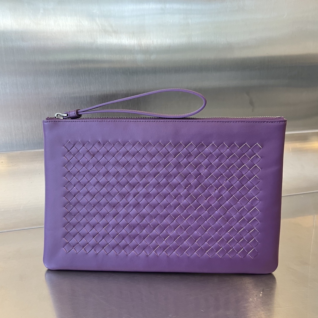 보테가베네타 Bottega Veneta Intrecciato Leather Wristlet Pouch, Purple