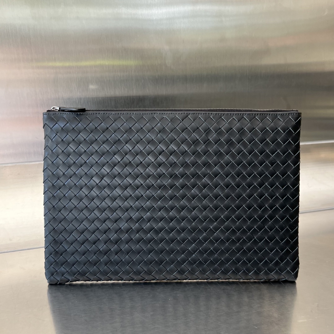 보테가베네타 Bottega Veneta Intrecciato Large Flat Pouch in Black