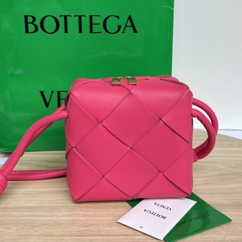 보테가베네타 Bottega Veneta Mini Cassette Camera Bag Pink