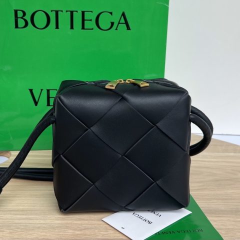 보테가베네타 Bottega Veneta Mini Cassette Camera Bag Black
