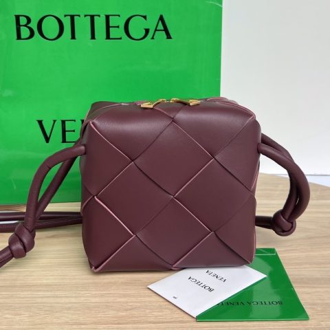 보테가베네타 Bottega Veneta Mini Padded Leather Crossbody Bag Burgundy