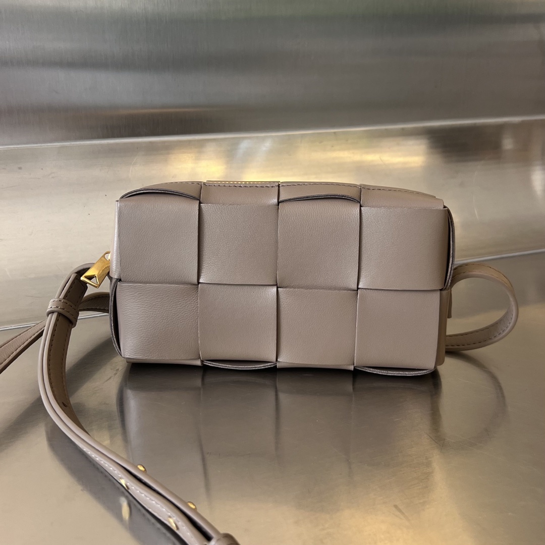 보테가베네타 Bottega Veneta Padded Cassette Crossbody Bag in Taupe