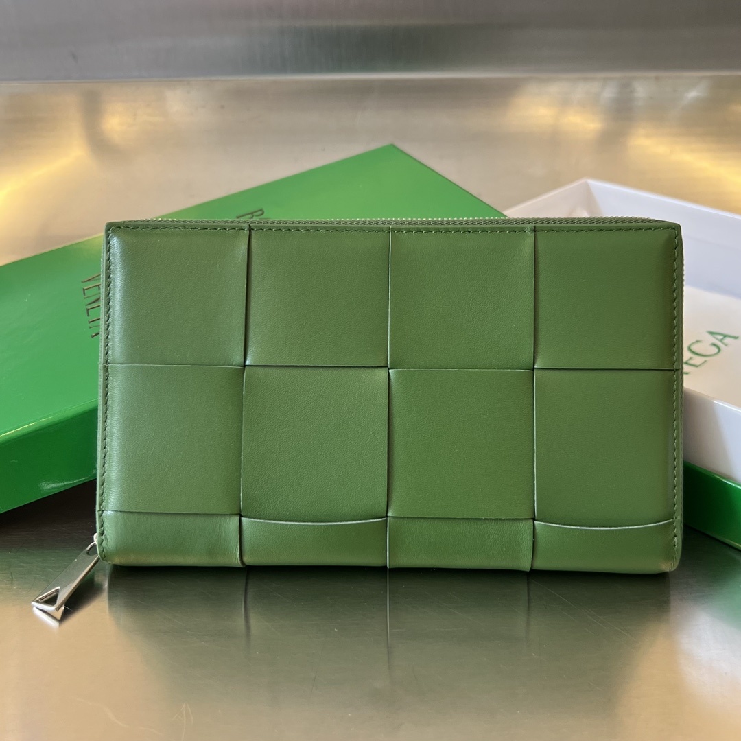 보테가베네타 Bottega Veneta Cassette Zip-Around Wallet – Green
