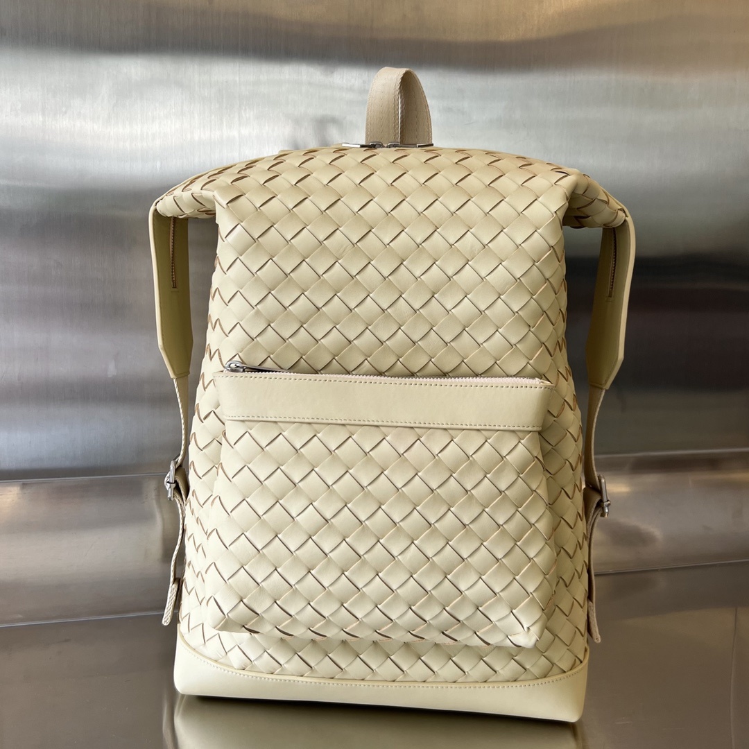 보테가베네타 Bottega Veneta Intrecciato Leather Backpack Cream