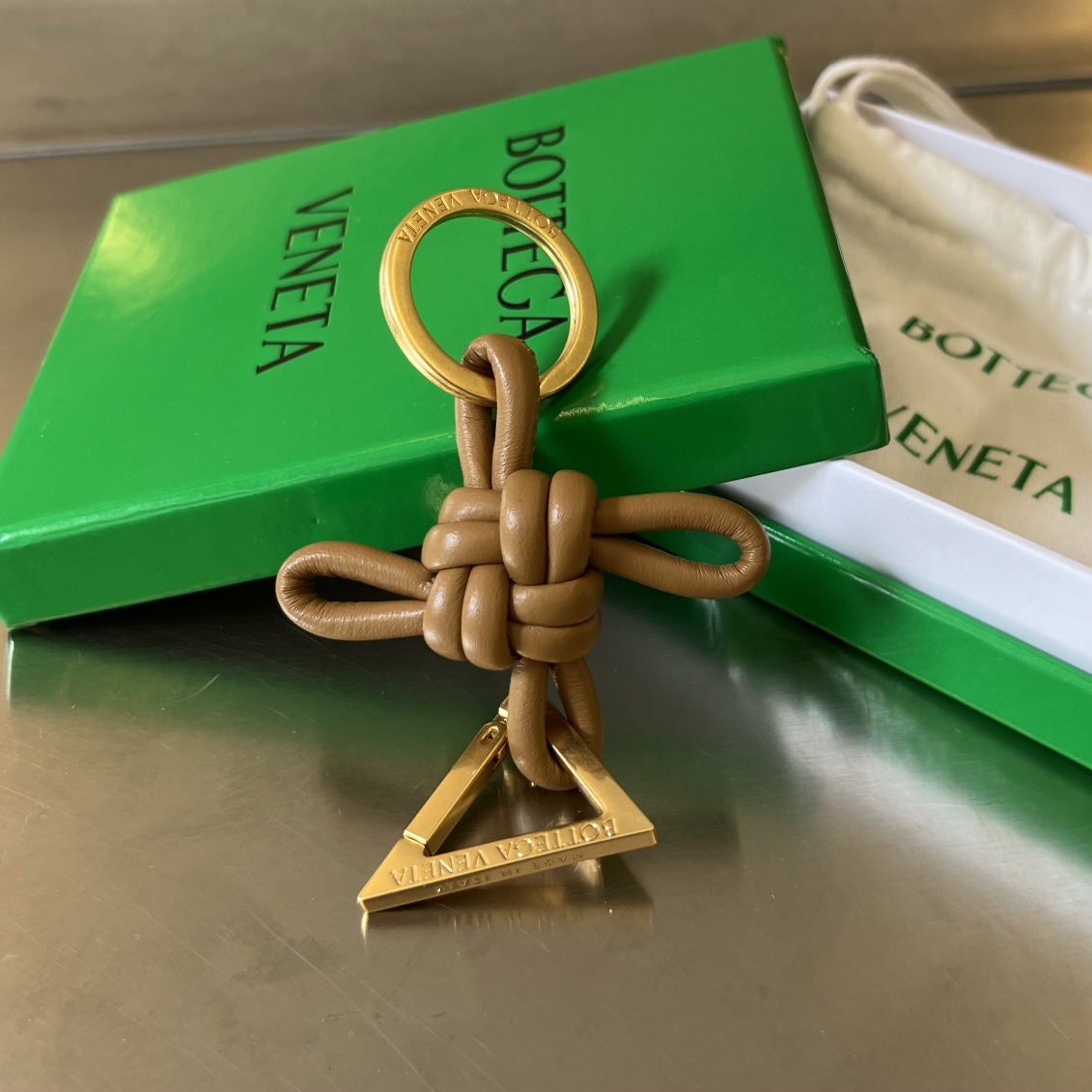 보테가베네타 Bottega Veneta Triangle Key Ring Camel