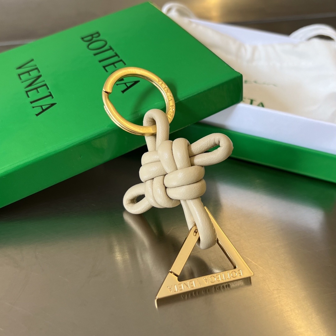 보테가베네타 Bottega Veneta Double Knot Key Ring Cream