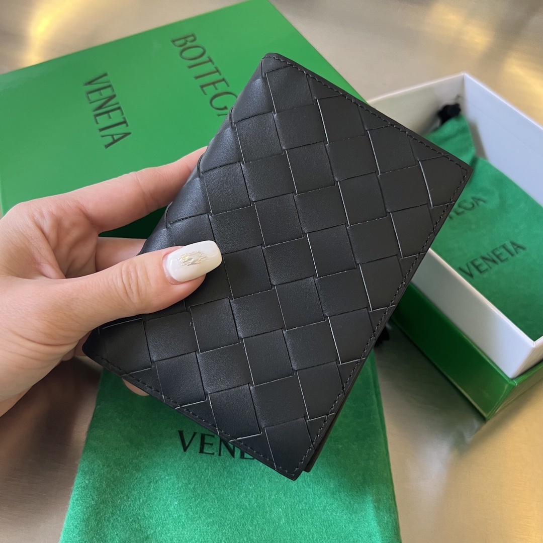 보테가베네타 Bottega Veneta Intrecciato Leather Bifold Wallet Black