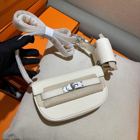 에르메스 Hermès Kelly Moove Bag in Off-White