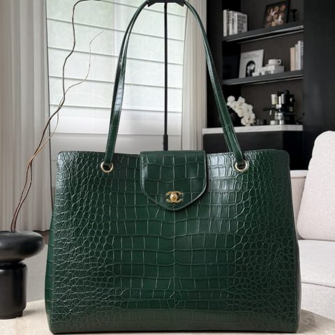 샤넬 Chanel Crocodile-Embossed Shopping Tote Dark Green