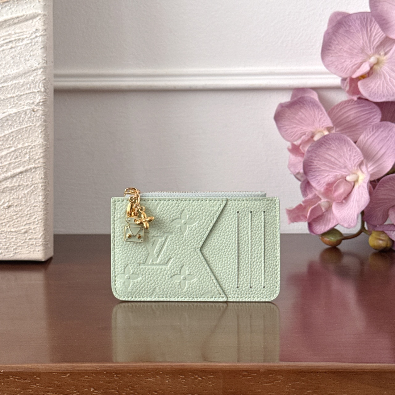 루이비통 Louis Vuitton LV Charms Card Holder in Monogram Empreinte Leather Pale Green