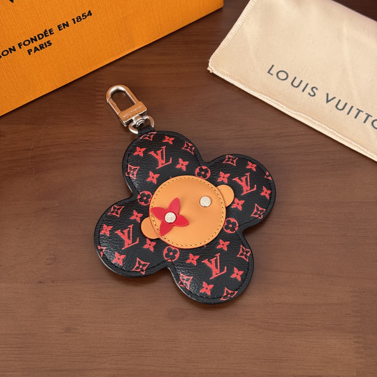 루이비통 Louis Vuitton Pop Flower Key Holder and Bag Charm Black and red